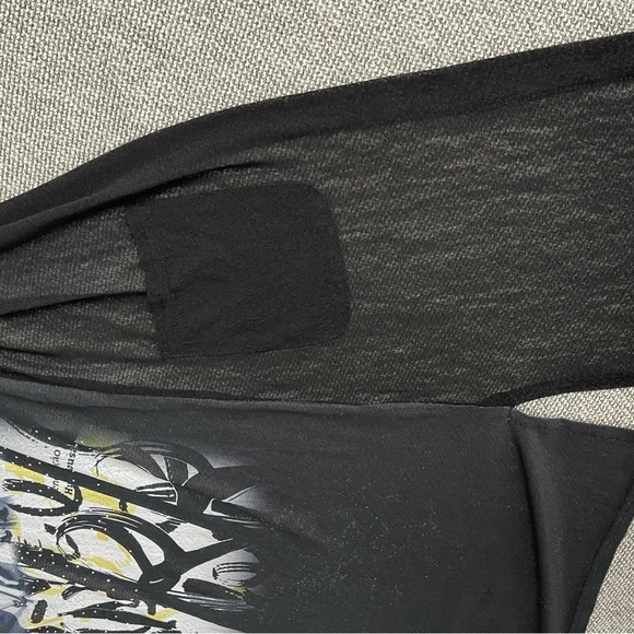 Chic Black Swim Coverup with Graphic Design - Picture 5 of 16